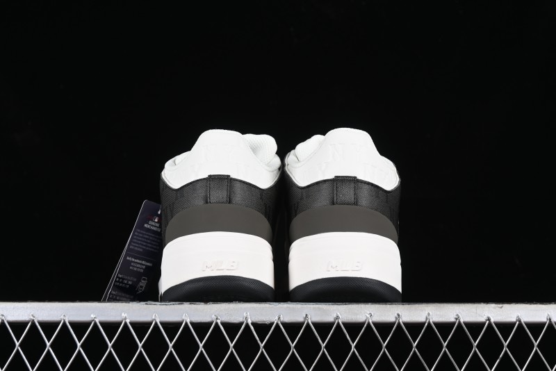 MLB Chunky Liner New York Yankees Lightweight Platform Sneakers with 6cm Height Increase - 3ASXCMM4N50BKS
