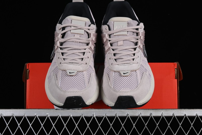 Nike Runtekk Run V2K Low-Top Retro Running Shoes with Cushlon Midsole and Anti-Slip Design - FN6703-001