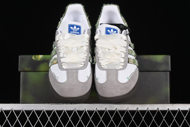 Adidas Originals Samba OG Low-Top Casual Sneakers with Panda Mischief Design - B75806