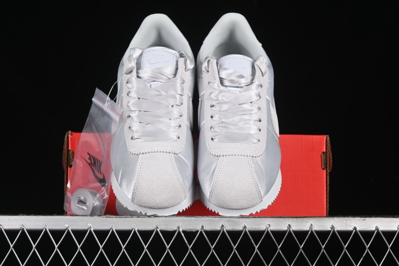 Nike Classic Cortez Leather Retro Running Shoes - FV5420-001