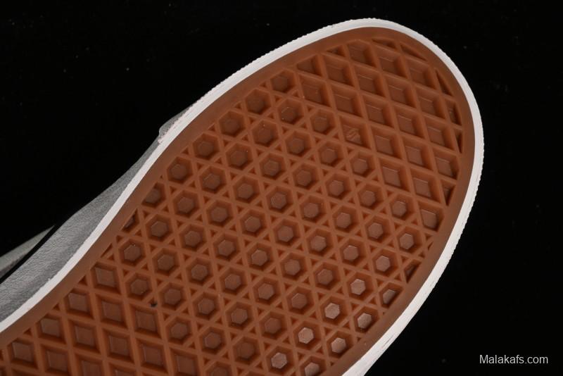 Vans Classics Knu Skool Retro Chunky Tongue Sneakers with Enlarged Toe and Breathable Mesh - VN000CRP0L08