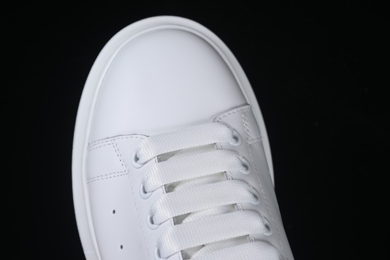 Alexander McQueen Oversized Sneakers with Gradient Black Detailing - D.E5