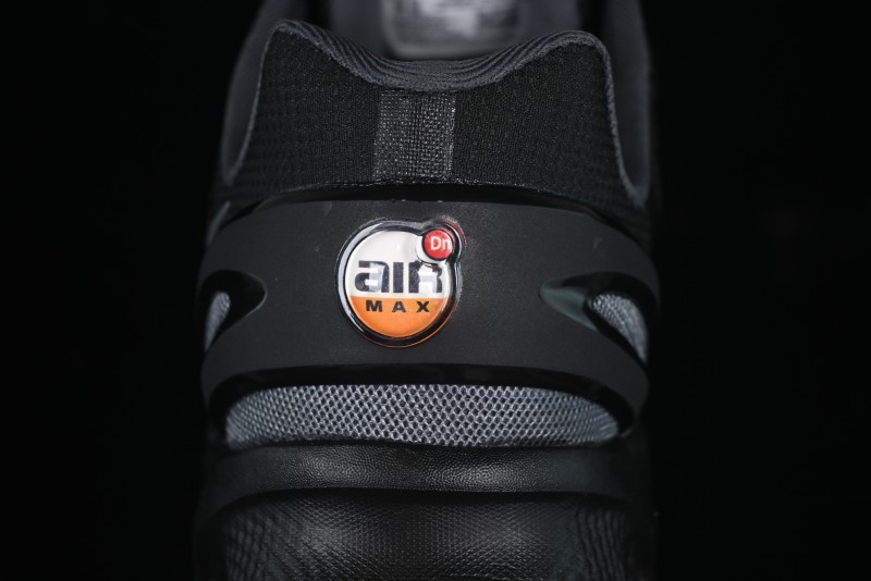 Nike Air Max Dn8 Running Shoes with Dynamic Air Cushion Technology for Enhanced Comfort - FQ7860-005