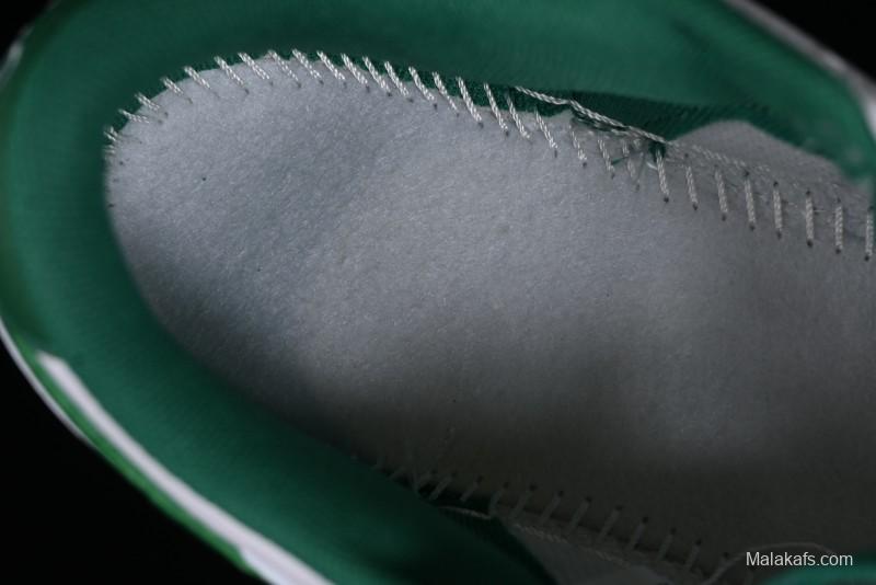 Supreme x Nike Dunk Low SB Skate Shoes with Zoom Air Cushion - XD6188-033