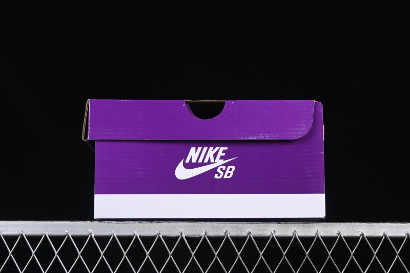 Nike SB Dunk Low Premium Skateboarding Shoes in Black and White - FN5880-001
