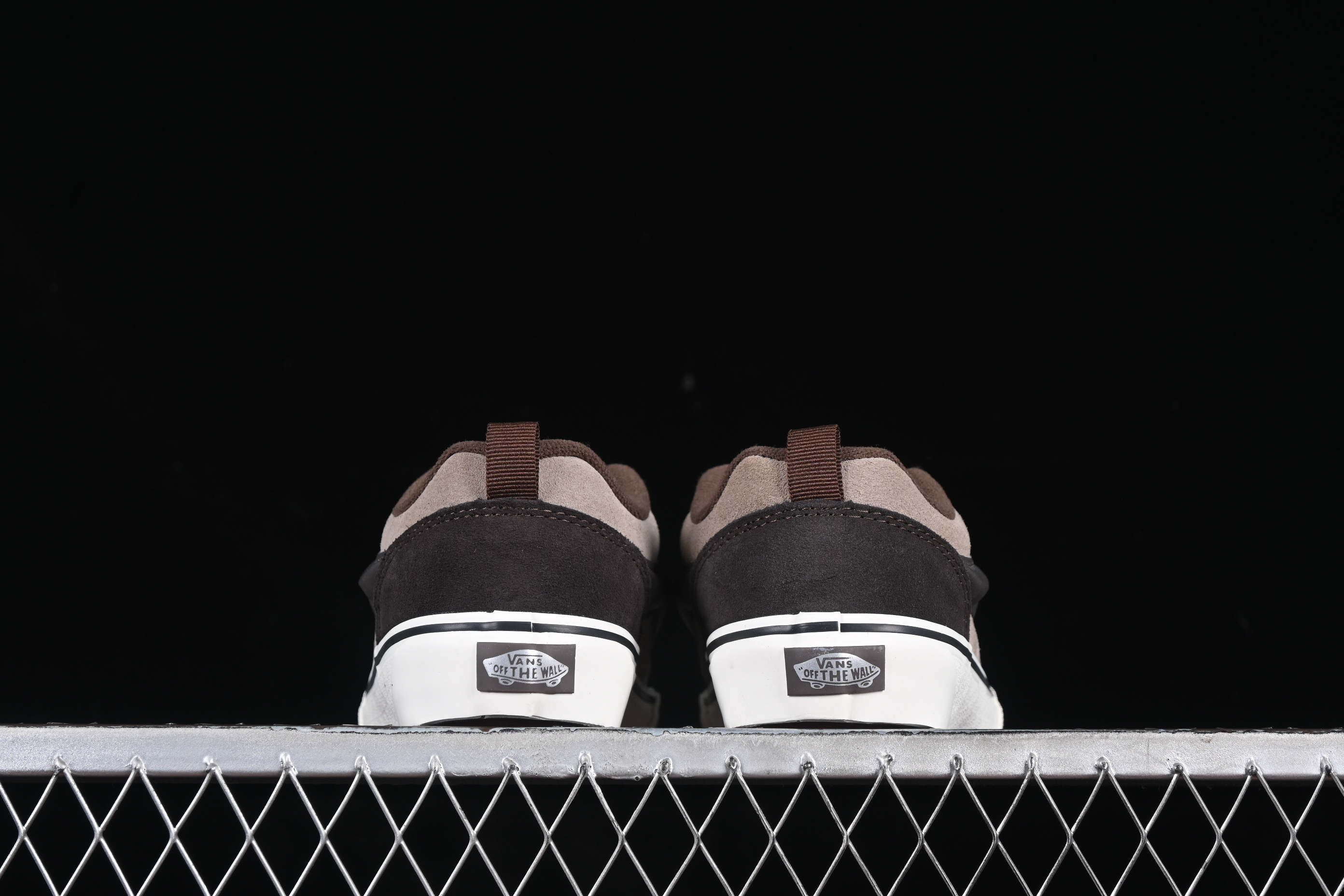 Vans Knu Skool Low-Top Retro Chunky Sneakers with Oversized Logo - VN0009QC2LN