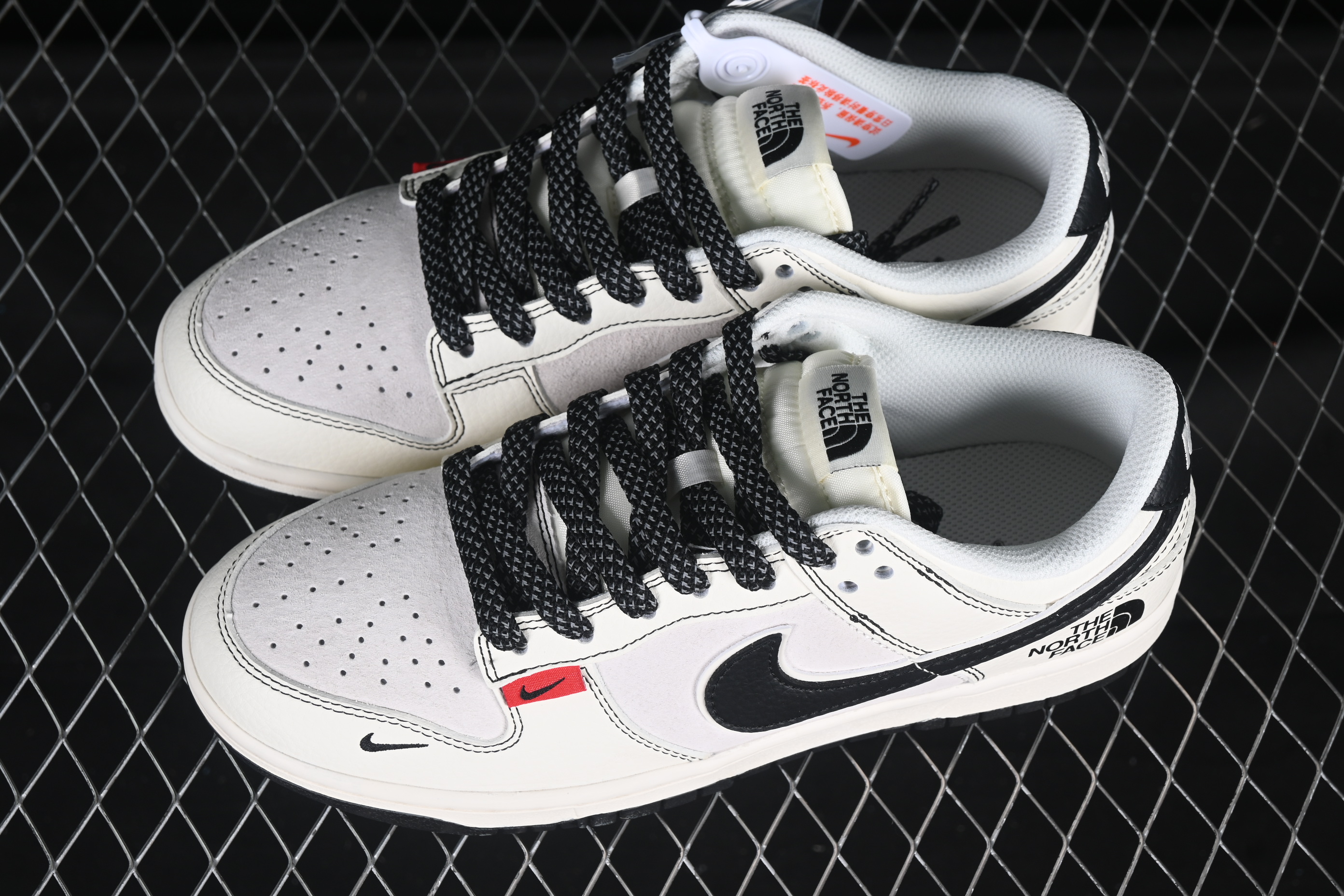 Nike SB Dunk Low The North Face Collaboration Beige Black Red Tab Low-Top Skateboarding Shoes - BB7518-016