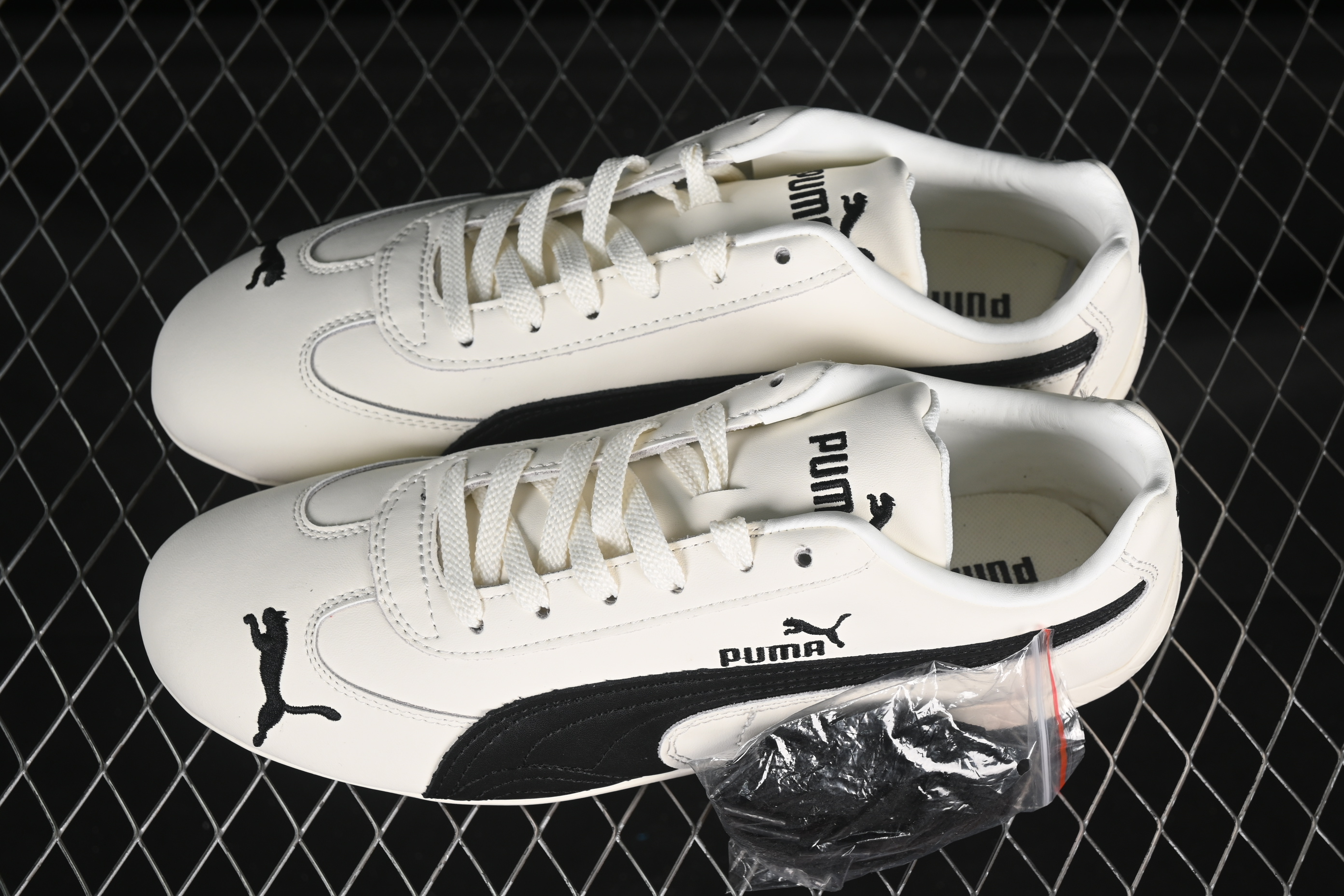 Puma Speedcat Lifestyle Low-Top Sneakers for Racing Enthusiasts - 401603-02