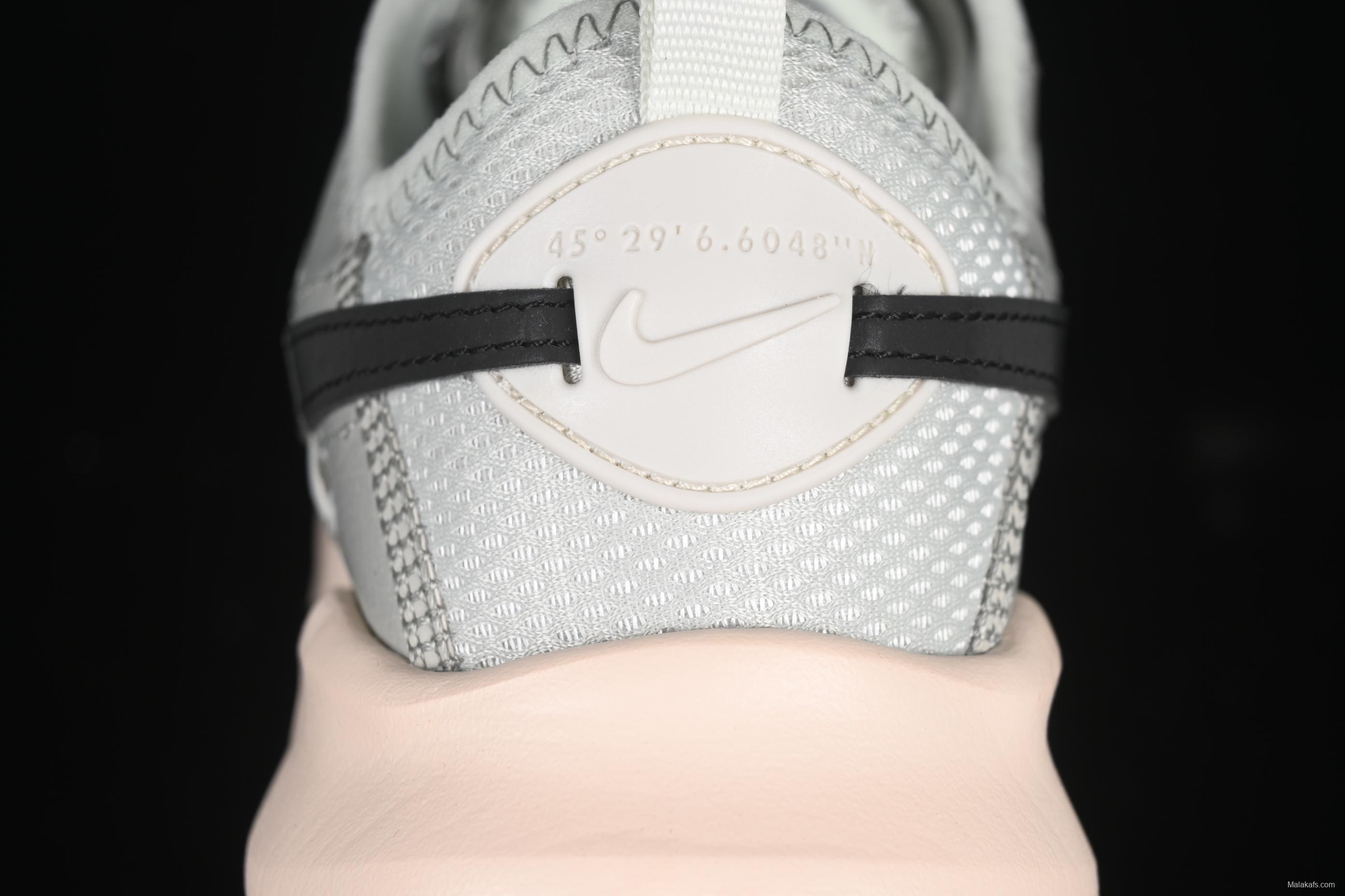 Nike TC 7900 Retro Chunky Sneakers with Reflective Swoosh and Cushioned Sole - DD9682-004