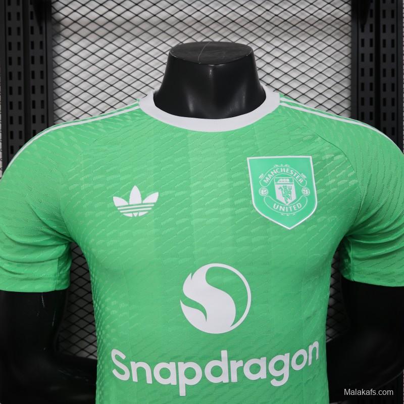 Player Version 25/26 Manchester United Green Goalkeeper Jersey