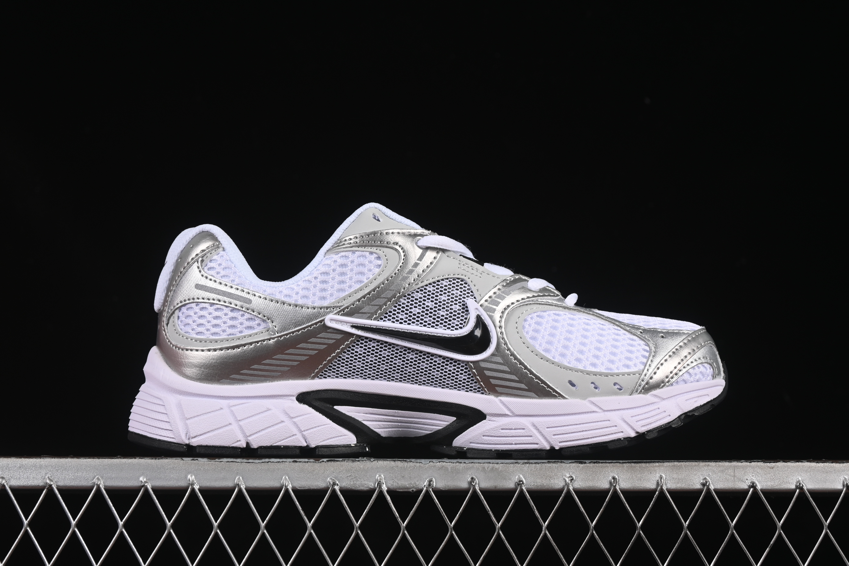 Nike V5 RNR Millennium Classic Retro Running Shoes with Foam Midsole - HQ7901-107