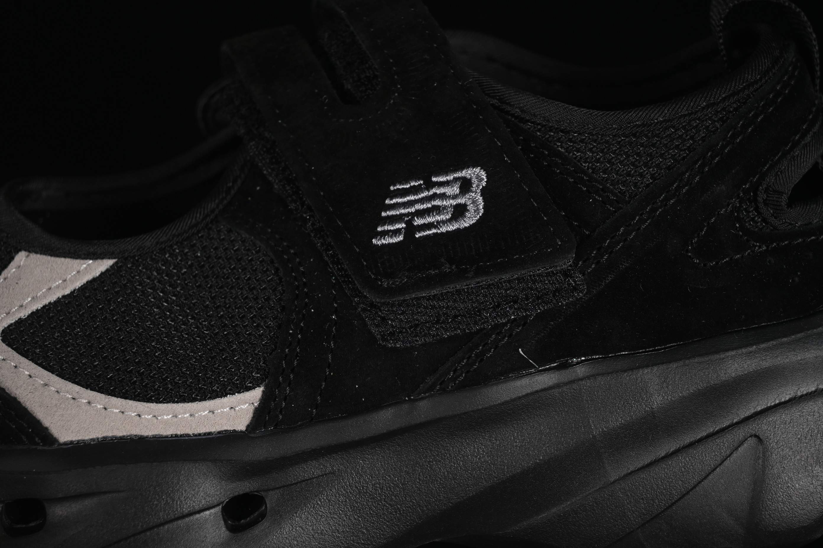 New Balance Breeze Low-Top Lifestyle Casual Shoes for Summer with Enhanced Breathability - SD2203BK