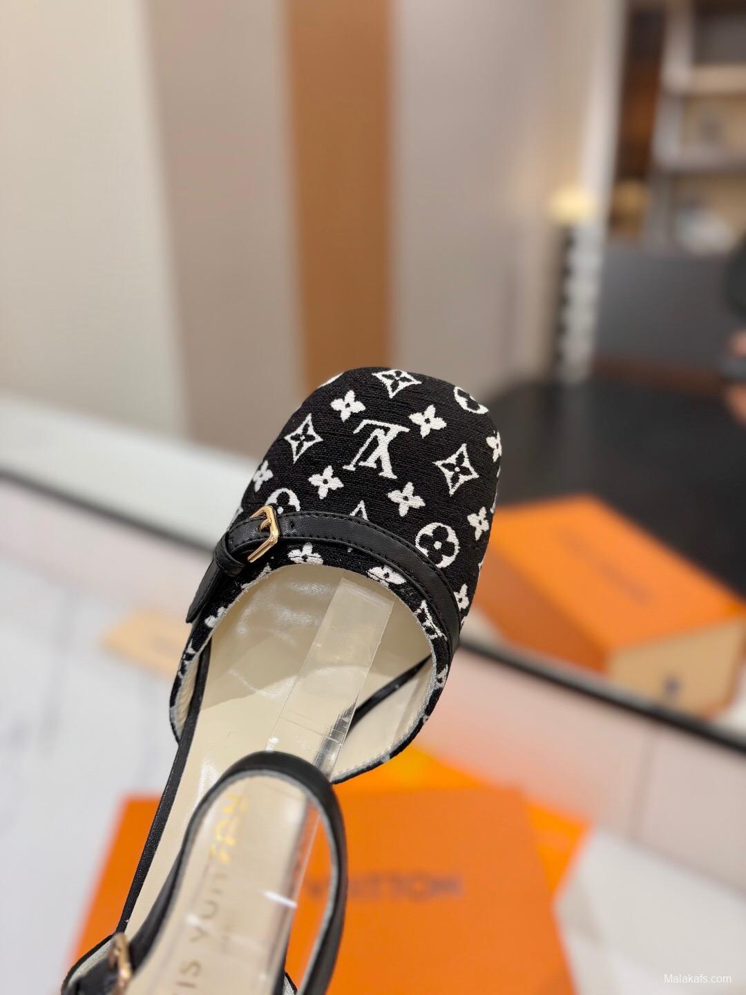 2025 Women Louis Vuitton Black White Canvas Leather Pumps KFY00310