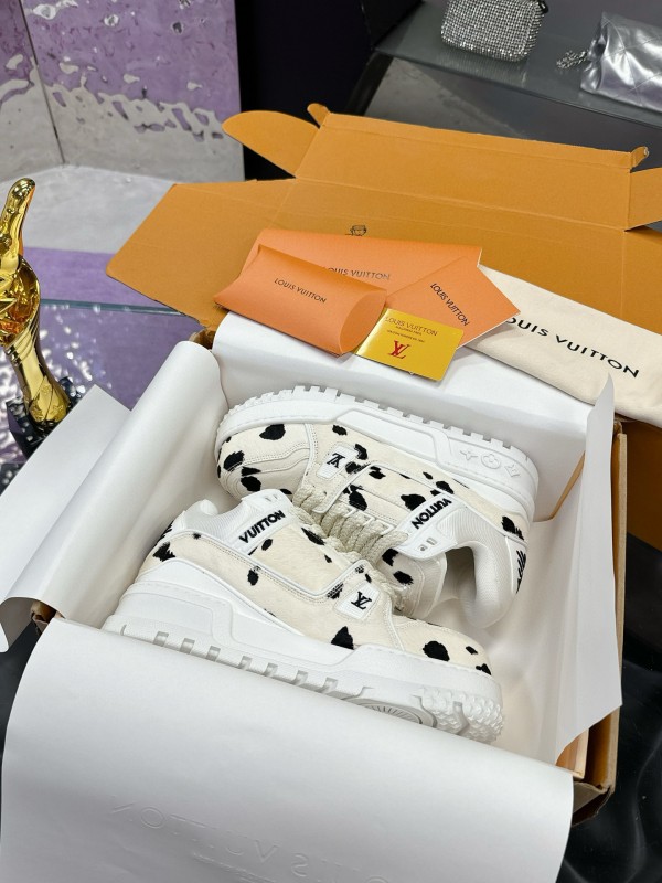 2024 Women Louis Vuitton White Black Leather Sneakers