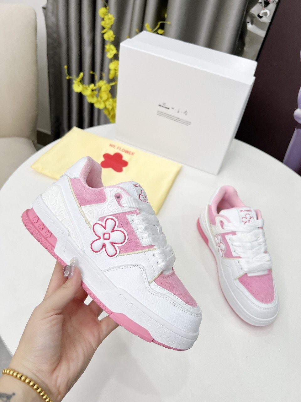 2025 Unisex WEFLOWER White Pink Suede Leather Sneakers LY00280