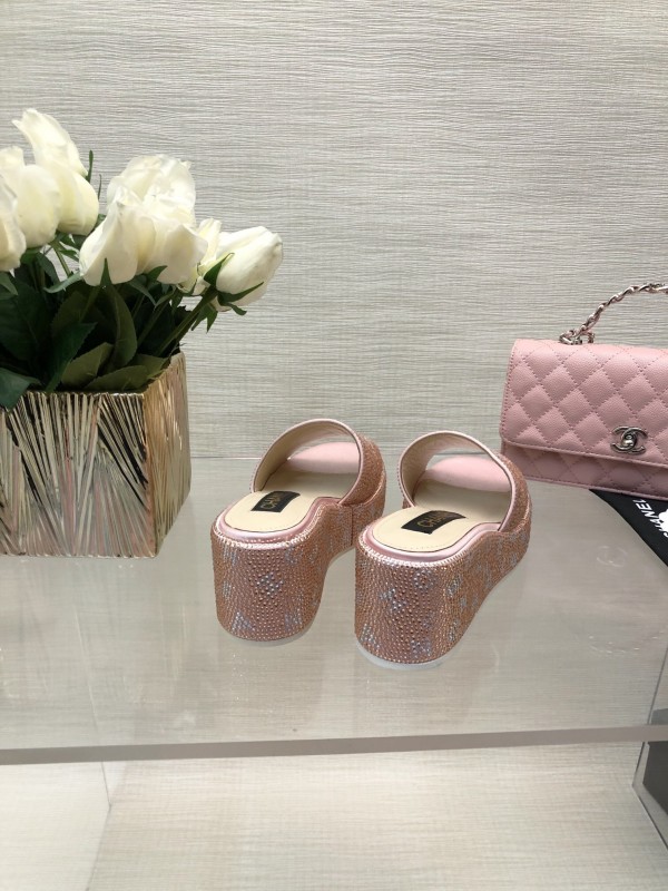 2025 Women Chanel Pink Leather Slippers LY00320