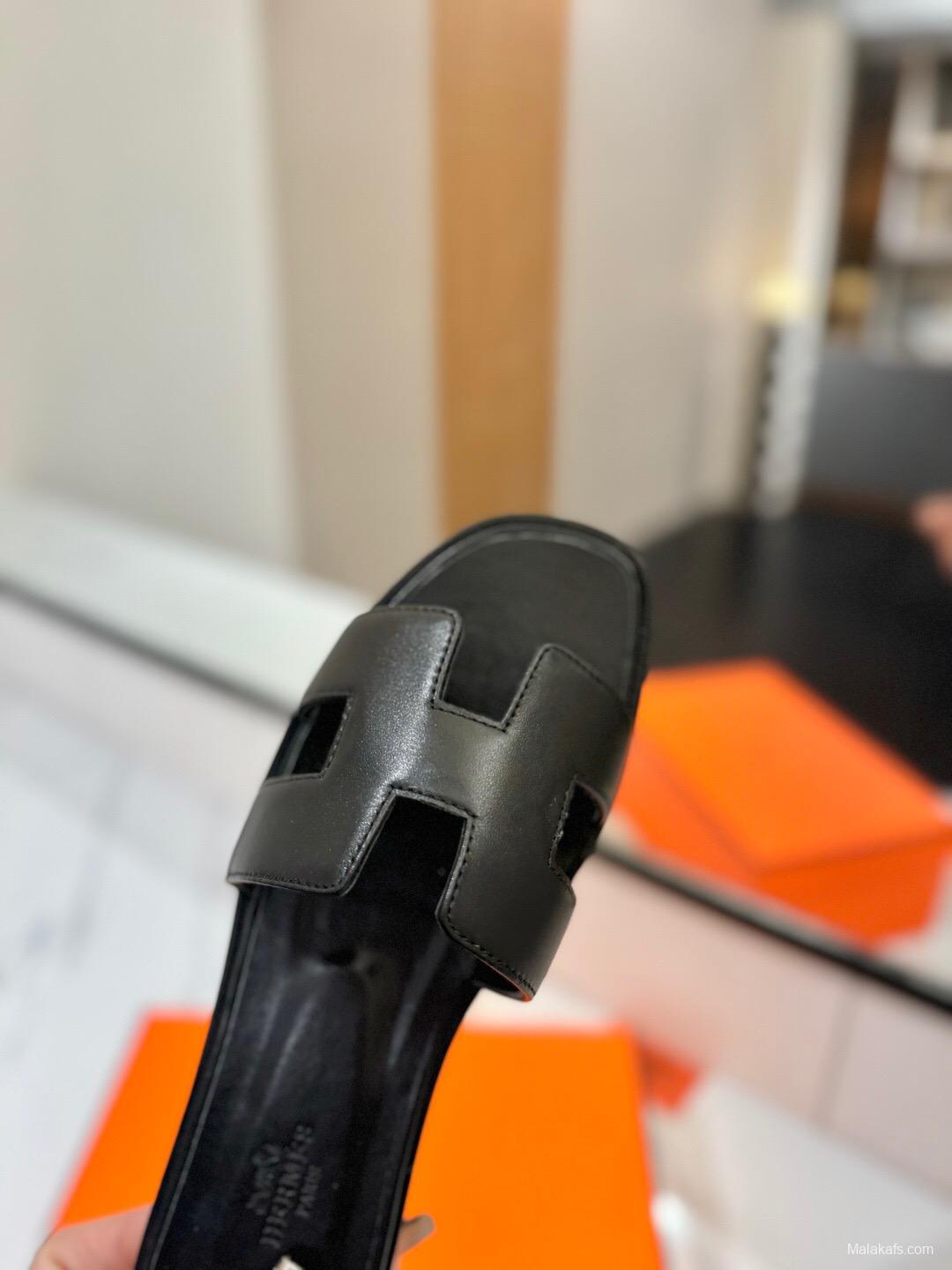 2025 Women Hermès Black Leather Slippers