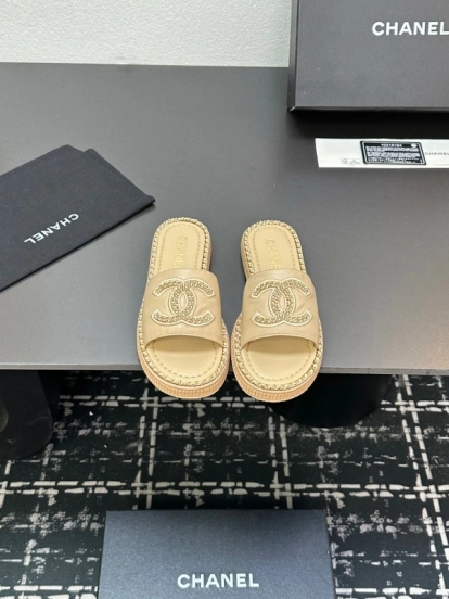 2025 Slippers Chanel Beige Leather Slippers