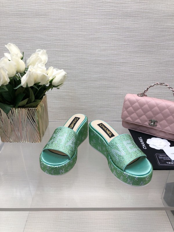 2025 Women Chanel Green Silk Slippers LY00320