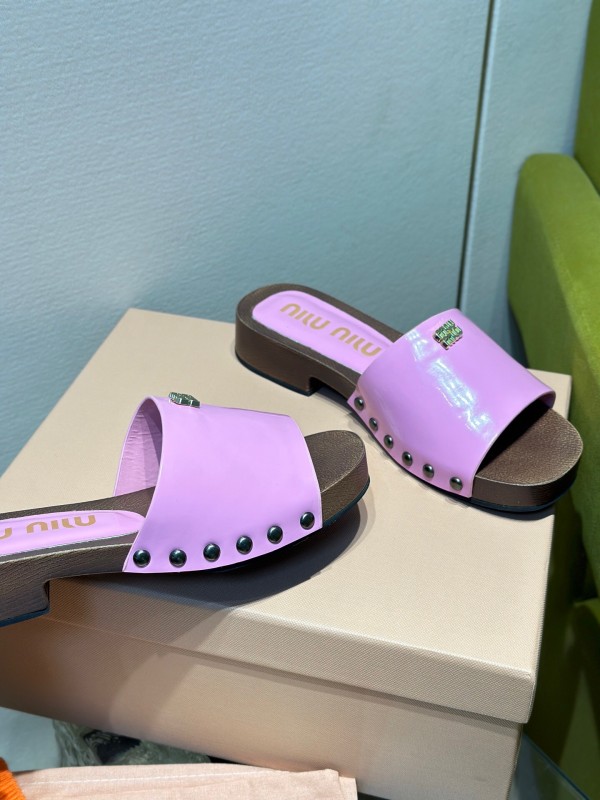 2025 Slippers Miumiu Purple Patent Leather Slippers KFY00230