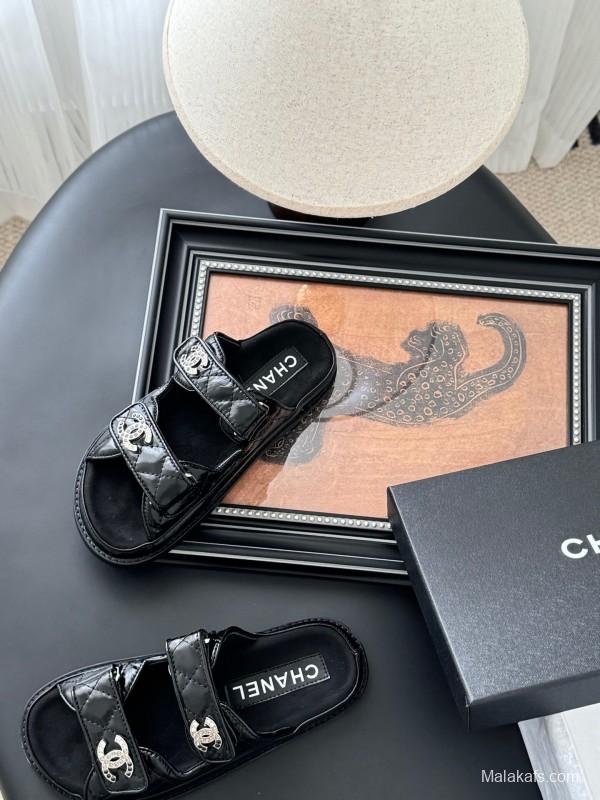 2025 Women Chanel Black Patent Leather Slippers LY00310
