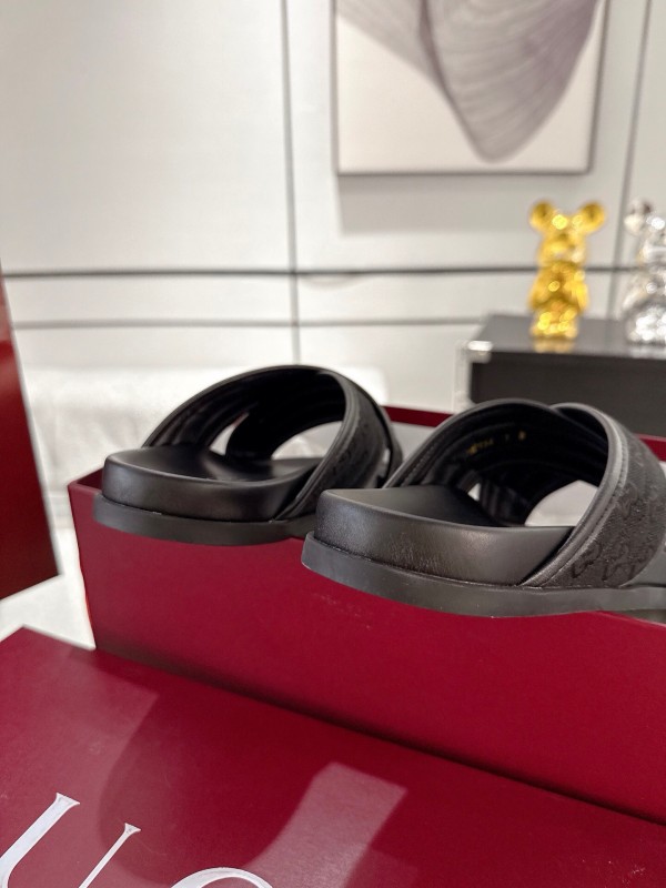 2025 Unisex Gucci Black Fabric Leather Slippers GG Embossed AS00240