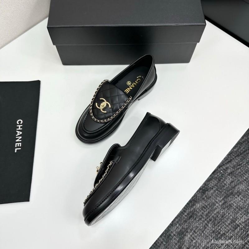 Chanel Classic Flap Chain CC Loafers with Buckle Closure - LY00320