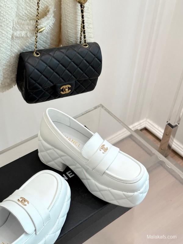 Chanel 25K Fall/Winter New Double C Platform Loafer Shoes with Waterproof Platform - KFY00320