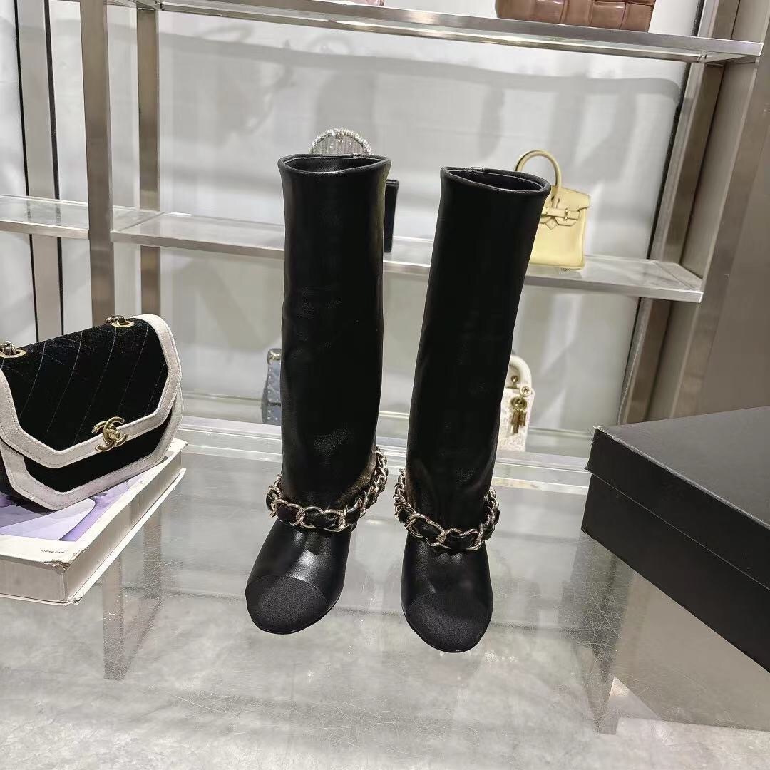 Chanel 2025/SS Runway Turn-Cuff Large Chain Block Heel Boots - LY00510