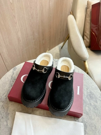 Gucci Mule Shoes with Horsebit Detail and Suede Wool Upper - LY00320