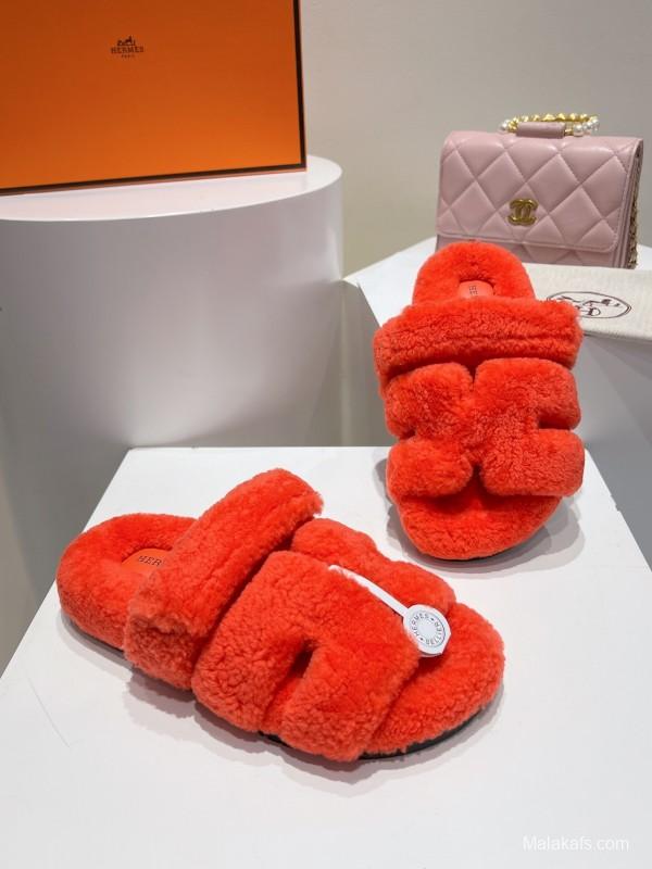 Herschel Supply Co. Love Uncle Full Wool Slippers with Wavy Fur Design - LY00270