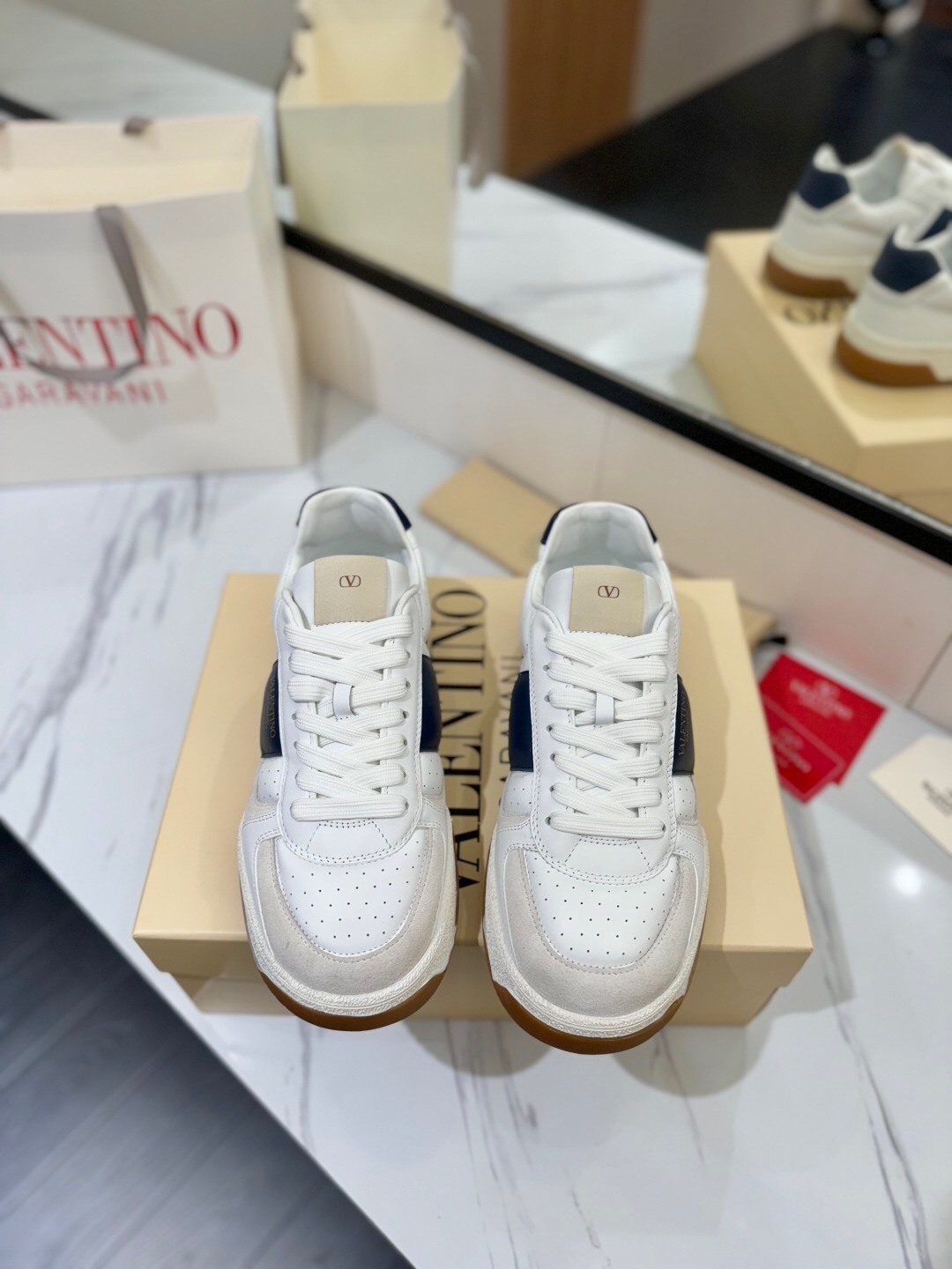 VALENTINO 2025 SS Casual Sneakers with Large V Hook-and-Loop Design - AS00370