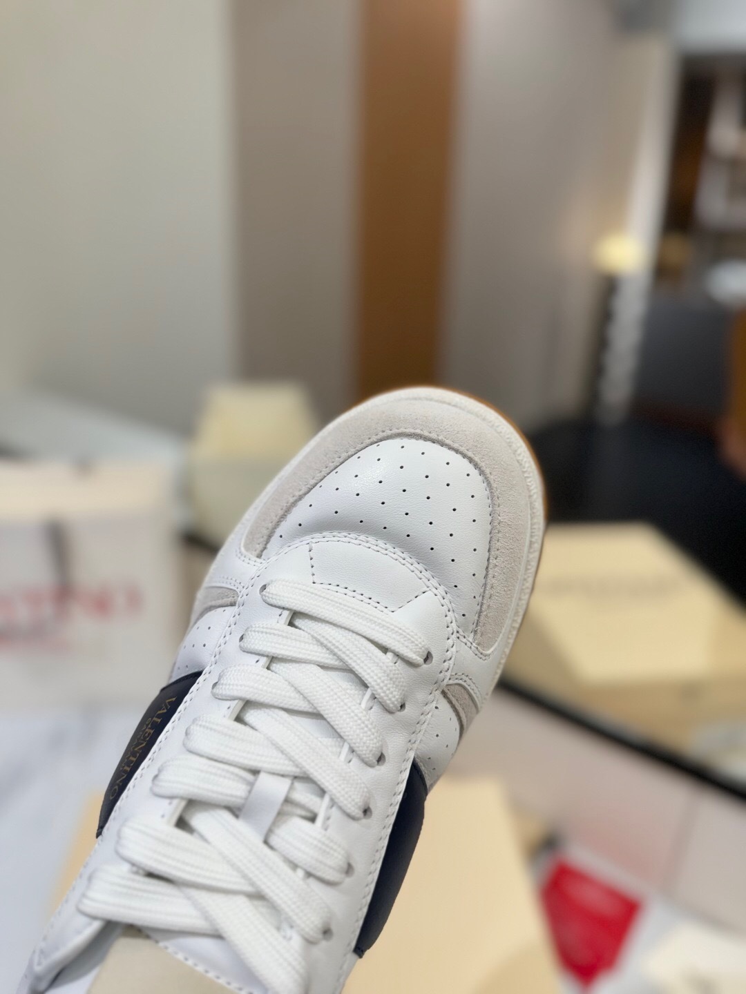 VALENTINO 2025 SS Casual Sneakers with Large V Hook-and-Loop Design - AS00370