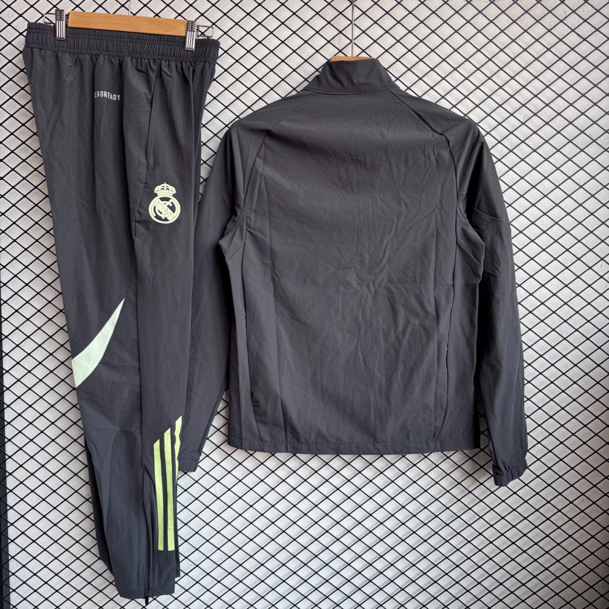 25/26 Real Madrid Black/Green Full Zipper Windbreaker + Long Pants